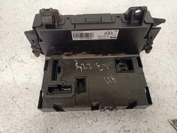 BOITE A FUSIBLE FIAT PANDA 2 2003-2011 - Vue 2